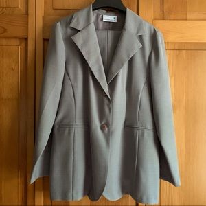 Lightweight pant suit